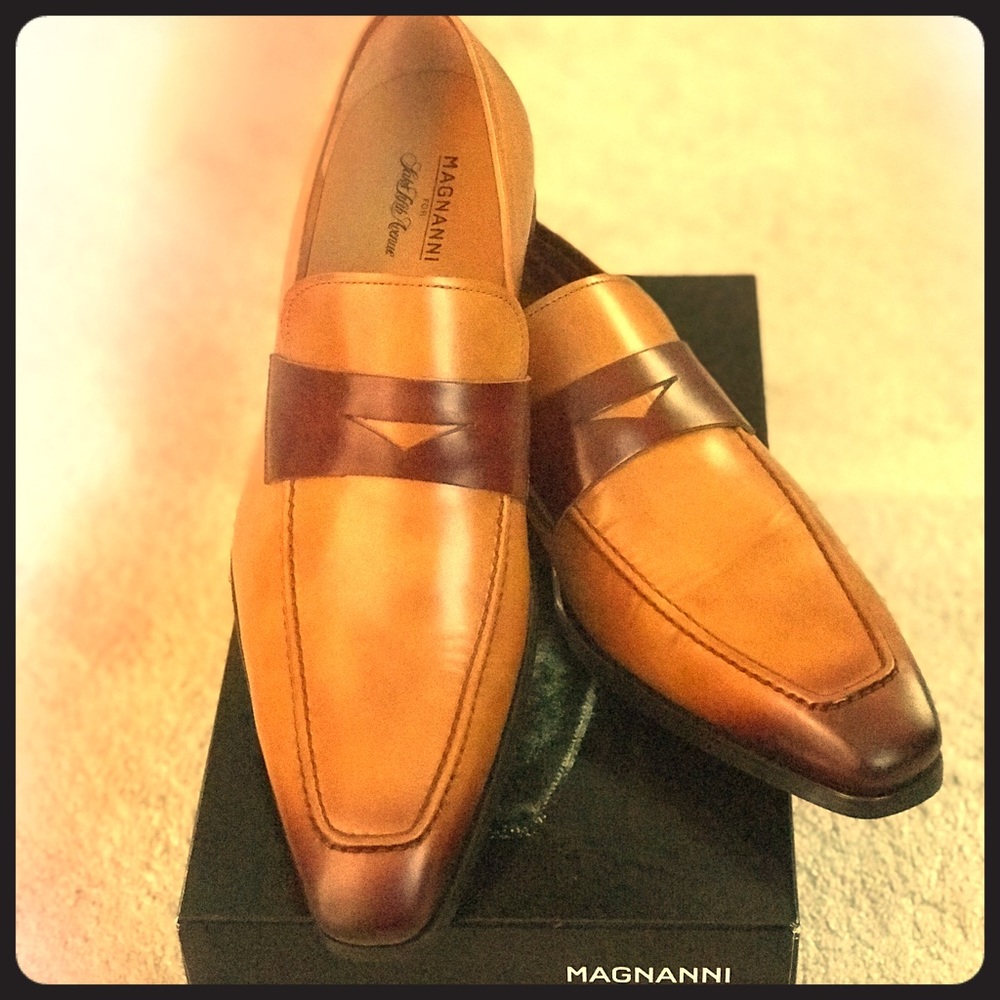 BRAND NEW MAGNANNI PENNY LOAFER!!!